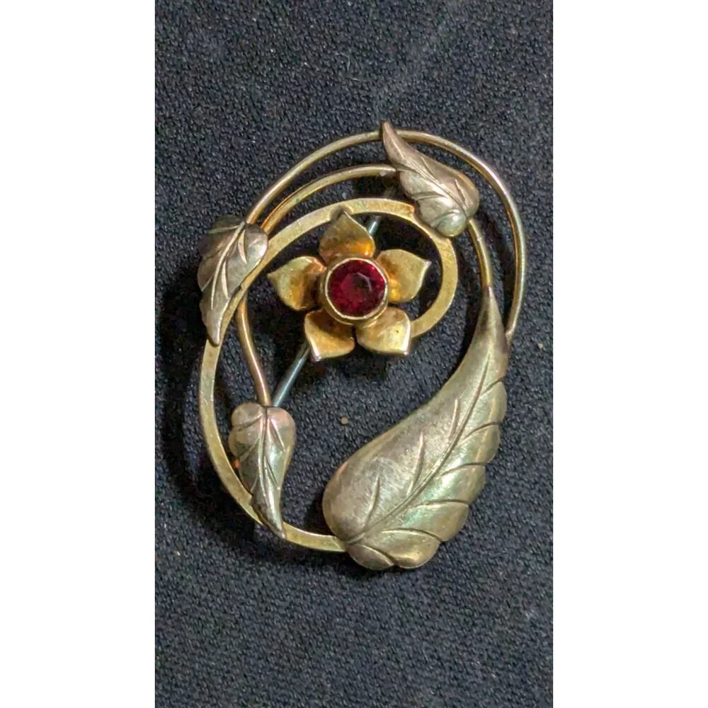 V20 this brooch